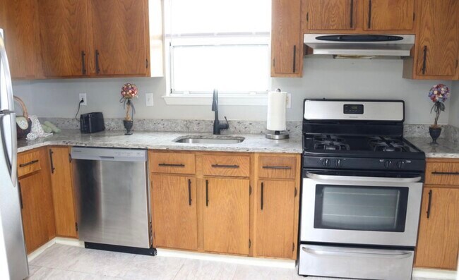 Building Photo - 204 Sandstone Ct