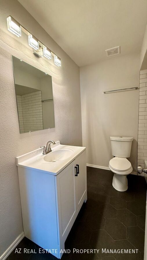 Building Photo - 4502 W Edgemont Ave