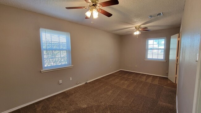 Building Photo - Awesome 3/2/1 with a carport in Wolfforth