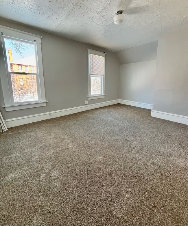 Building Photo - Duplex