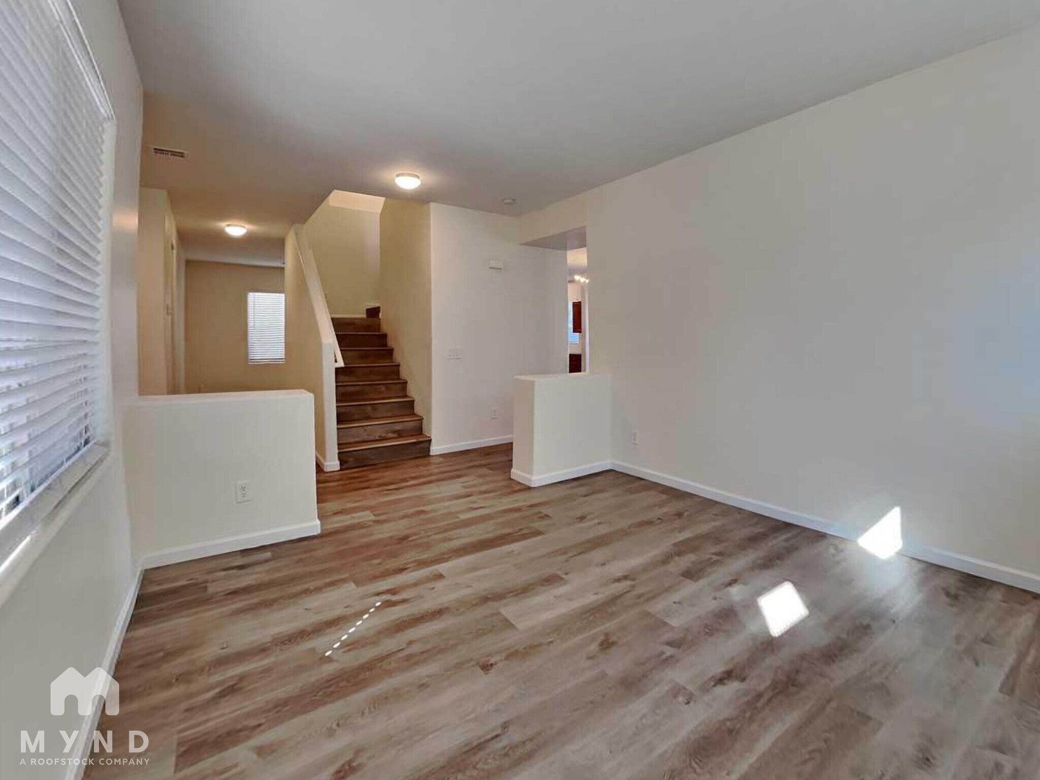 Building Photo - 1635 S Starling Dr