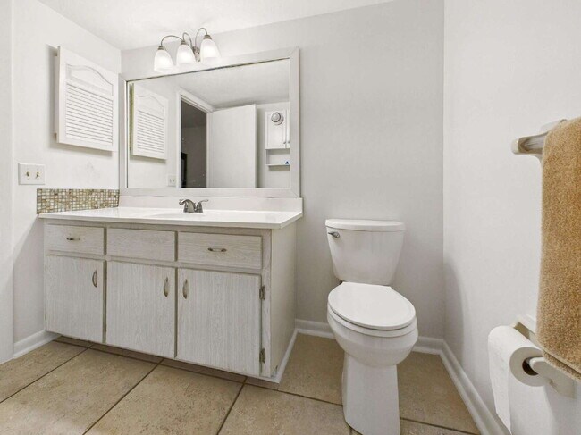 Building Photo - Furnished 2BR/2BA Pine Haven Condo with Preserve View –