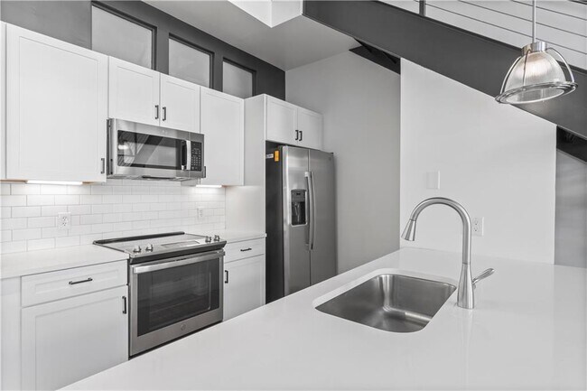 Building Photo - 230 18th St NW