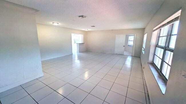 Building Photo - 801 NW 33rd Terrace