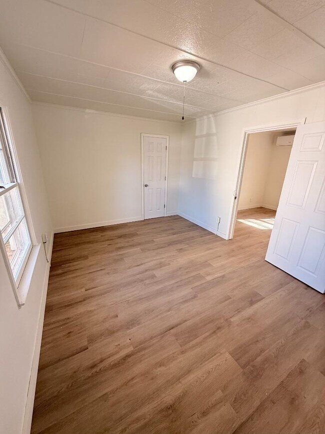 Building Photo - 307 Green St