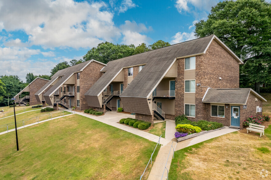 Building Photo - Pembrook Apartments