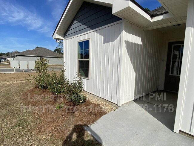 Building Photo - 204 Armstrong Dr