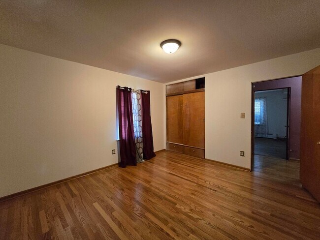 Building Photo - 535 E 43rd Ave