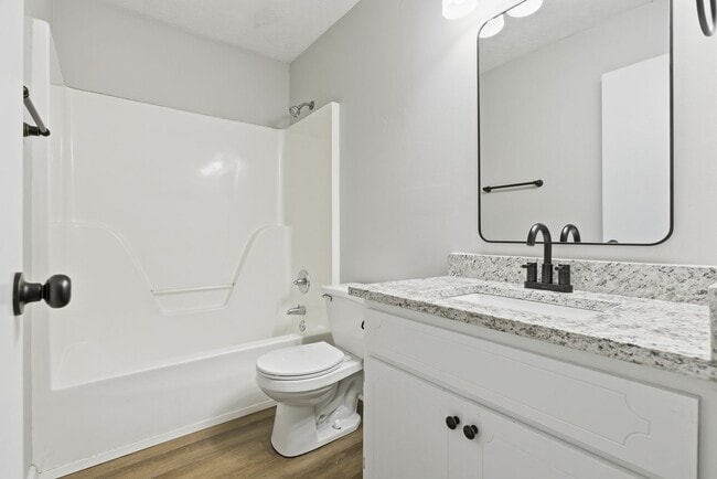 Building Photo - Updated 3BR / 2BA Home – Granite Counters & LVP