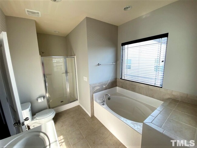 Building Photo - End Unit 3 Bedroom Townhome Morrisville RD...