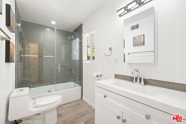 Building Photo - 1788 N Orange Grove Ave