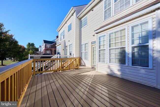 Building Photo - 685 Springhouse Square SE