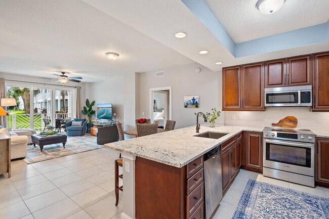 Building Photo - 814 Bay Colony Dr S