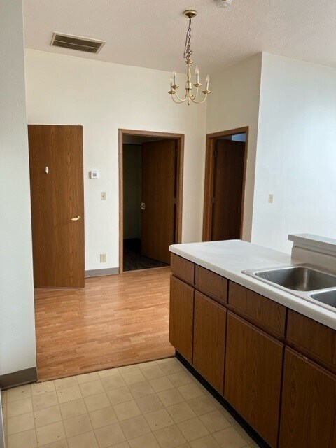 Building Photo - 306 4th St S