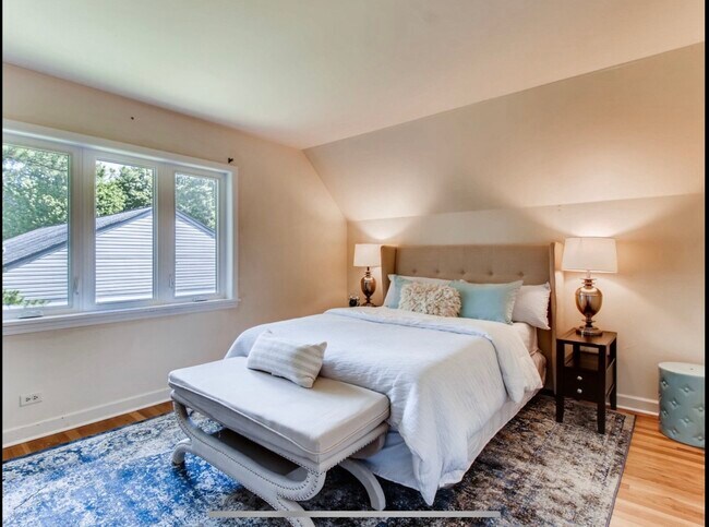 Building Photo - 1058 Wilmette Ave
