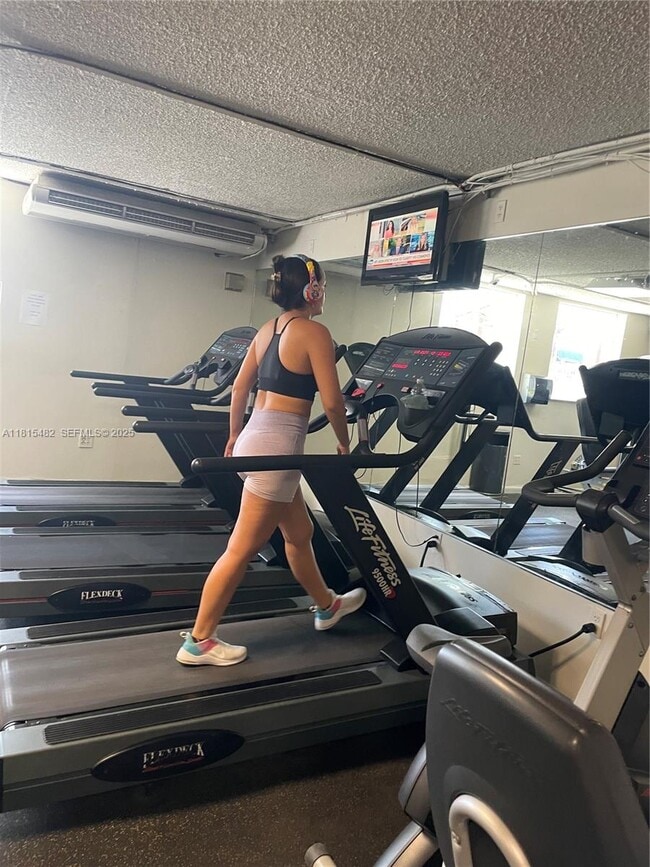 Building Photo - 801 Brickell Bay Dr