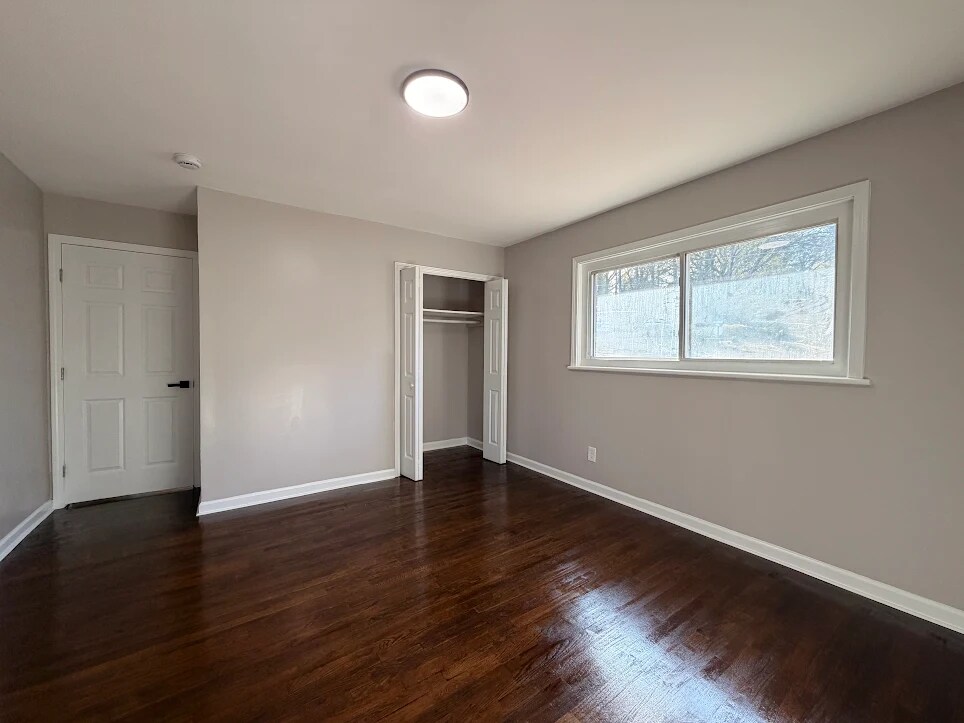 Building Photo - 2416 Miriam Ln