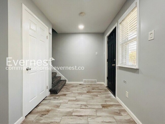 Building Photo - 303 Kirk Ave