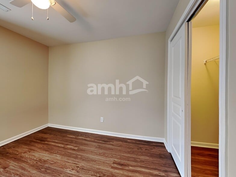 Building Photo - 8829 Shadowglen Dr