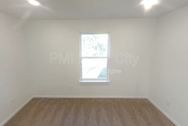 Building Photo - 227 Boulder Ln