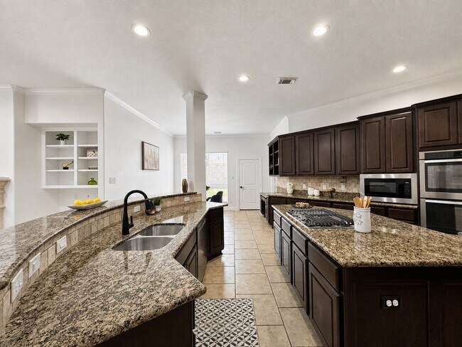 Building Photo - 3301 Elm Creek Dr