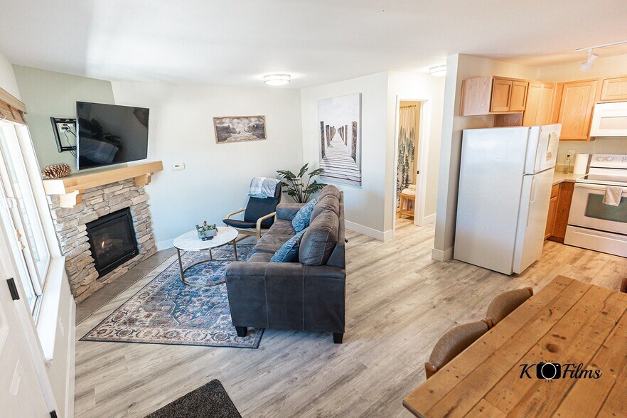 Building Photo - 360 Galaxy Ln