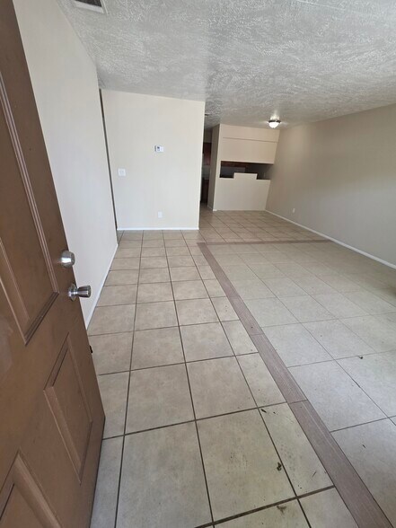 Building Photo - 5230 SE 31st St