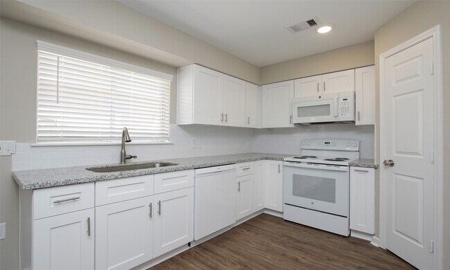 Building Photo - 1547 Airline Dr