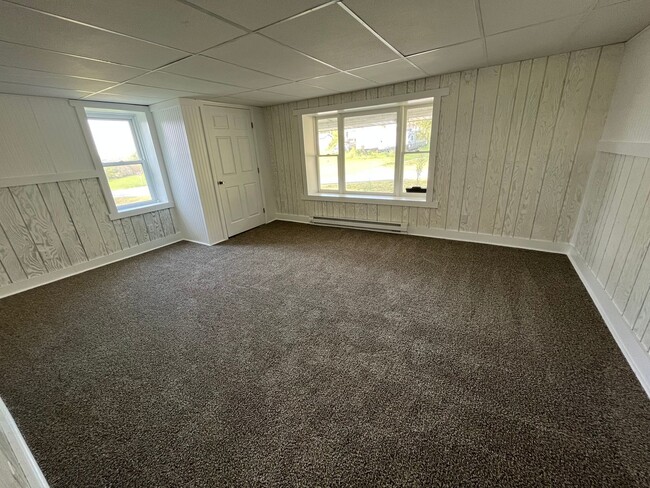 Building Photo - For Rent: Beautifully Renovated 3BR/2BA Si...