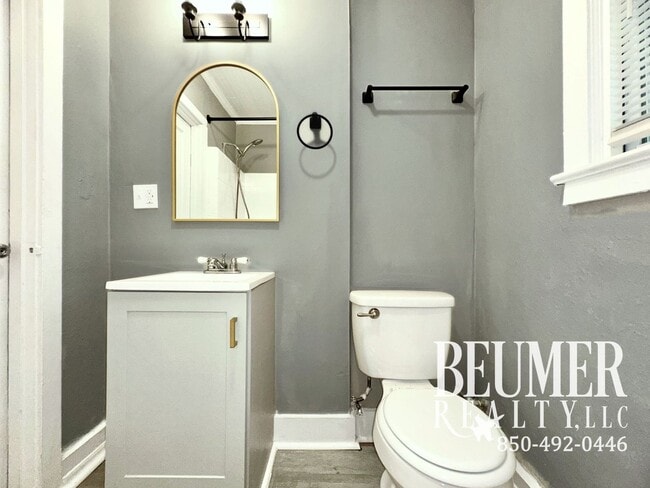 Building Photo - Updated 1 bed/1 bath Cottage for Rent