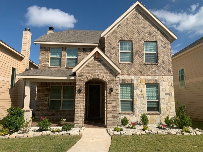 Primary Photo - 1049 Marietta Ln
