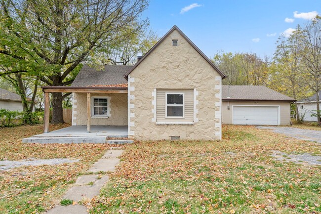 Building Photo - Beautifully Remodeled 4 Bedroom 2 bath Home