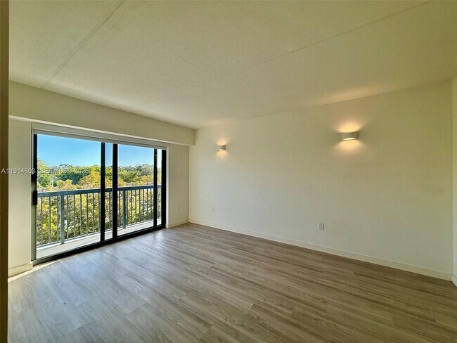 Building Photo - 2285 SW 27th St