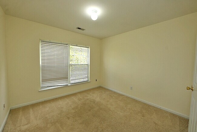 Building Photo - 3 Bedroom Detached Home in Desirable Delta...