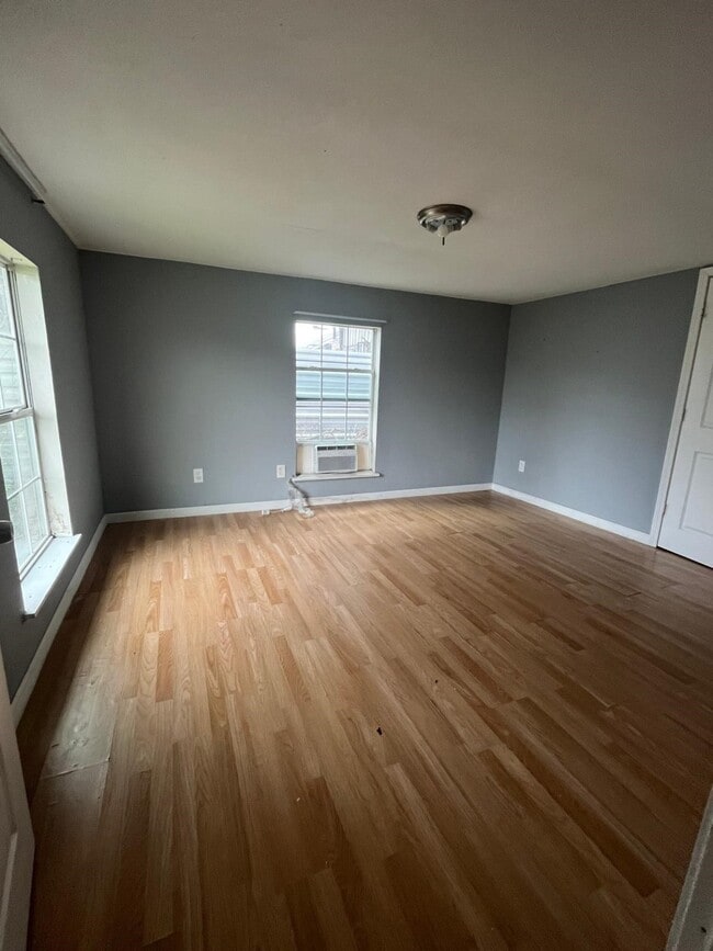 Building Photo - 2152 William Tell St