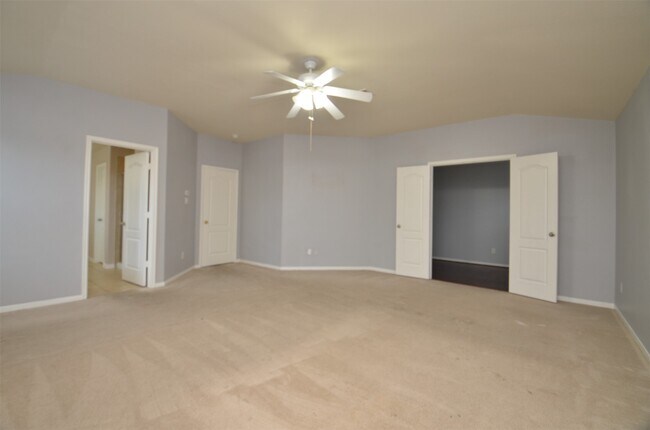 Building Photo - 2707 Roaring Oaks Ln