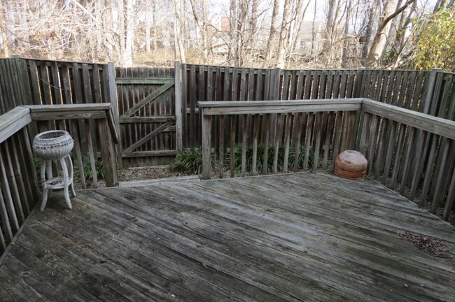 Building Photo - 2208 Wimbledon Cir