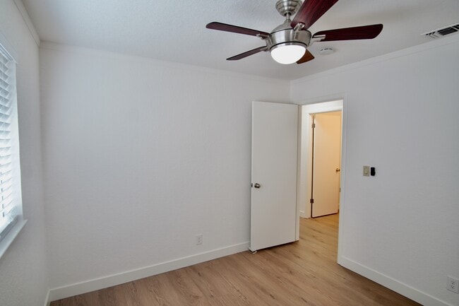 Building Photo - 4400 Sunrise Ct