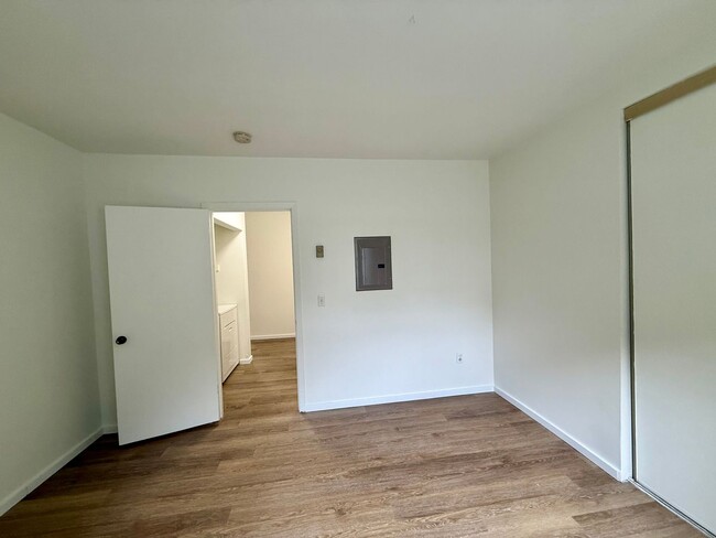 Building Photo - Alki Shores Condominiums - Alki Beach