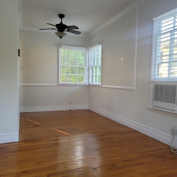 Building Photo - 5025 Cahuenga Blvd