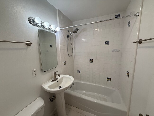 Building Photo - Charming Remodeled 3 Bedroom / 2 Bathroom ...