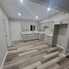 Building Photo - 2219 W Kern St