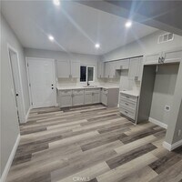 Building Photo - 2219 W Kern St
