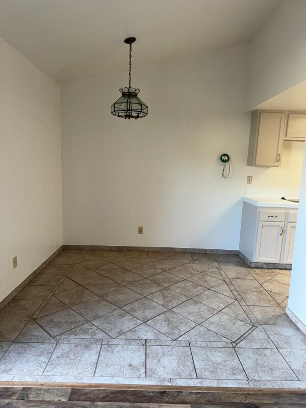 Building Photo - 284 W Lexington Ave