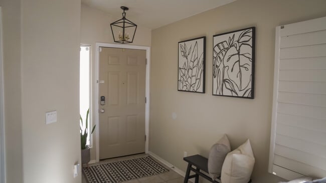 Building Photo - 3915 E Renee Dr