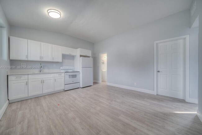 Building Photo - 17727 SW 103rd Ave