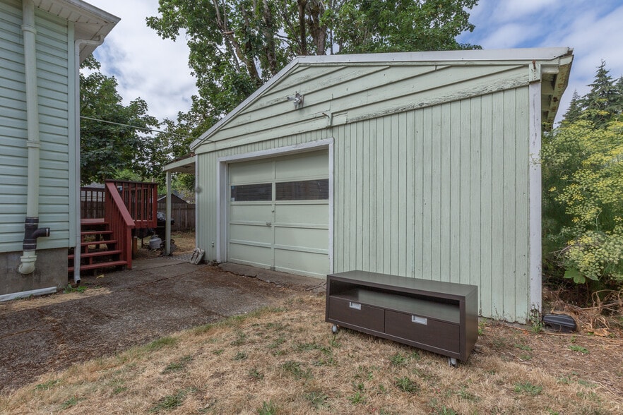 Building Photo - 3410 Q St