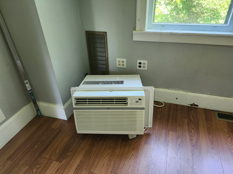 Newer window unit - 8330 Clough Pike