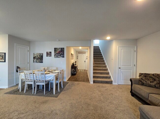 Building Photo - 1762 Camazay Dr