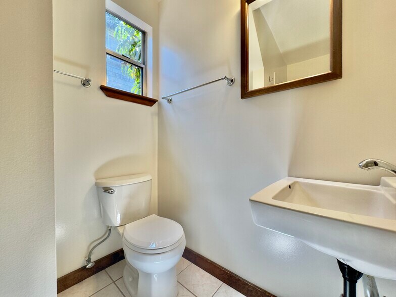 Building Photo - 319 Alcatraz Ave